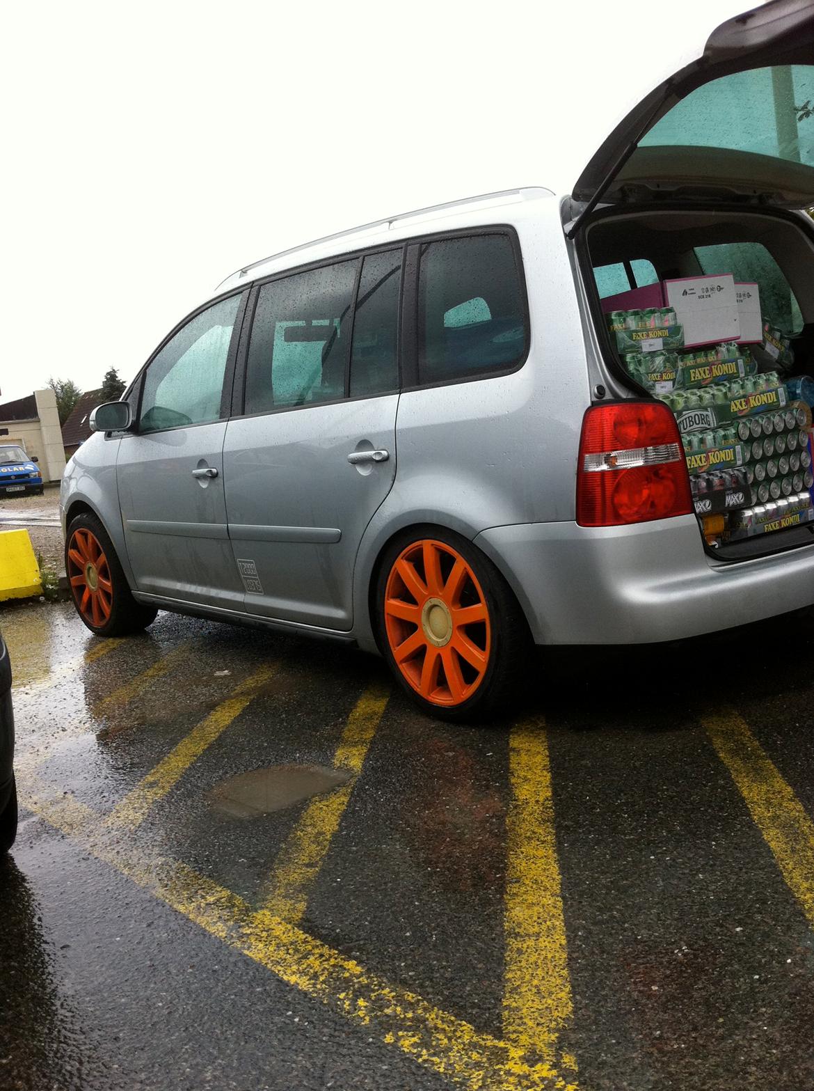 VW Touran Highline - Så er den næsten nede hvor den burde være.. :P billede 14