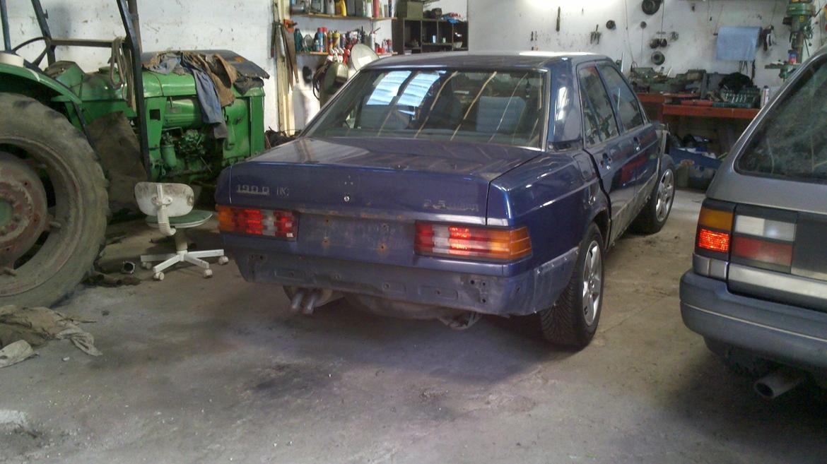 Mercedes Benz 190 D 2.5 Turbo "Under renovering!" billede 2