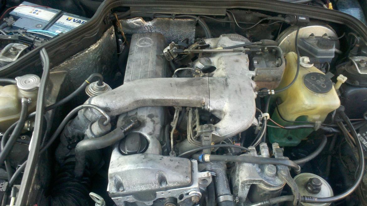 Mercedes Benz 190 D 2.5 Turbo "Under renovering!" - Kraftværket 2,5 liters med turbo. billede 4