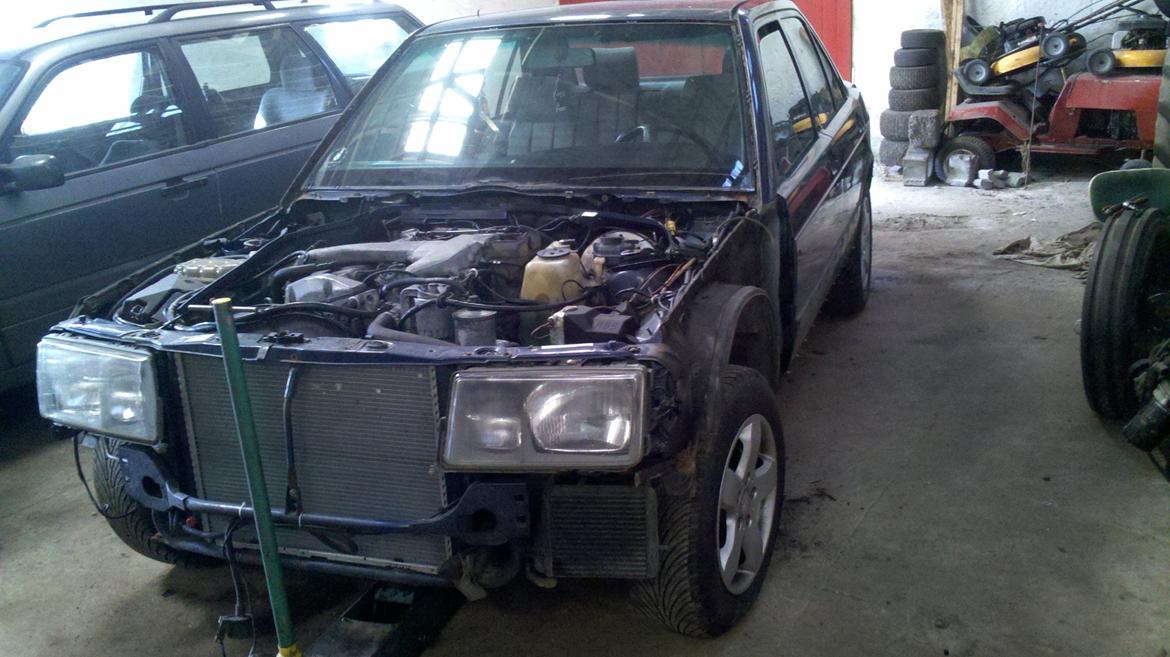 Mercedes Benz 190 D 2.5 Turbo "Under renovering!" billede 8