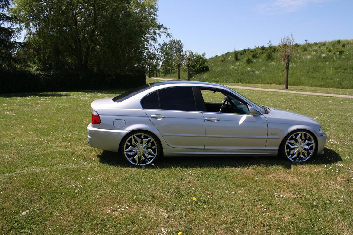 BMW 320I [Tidl. bil] billede 2