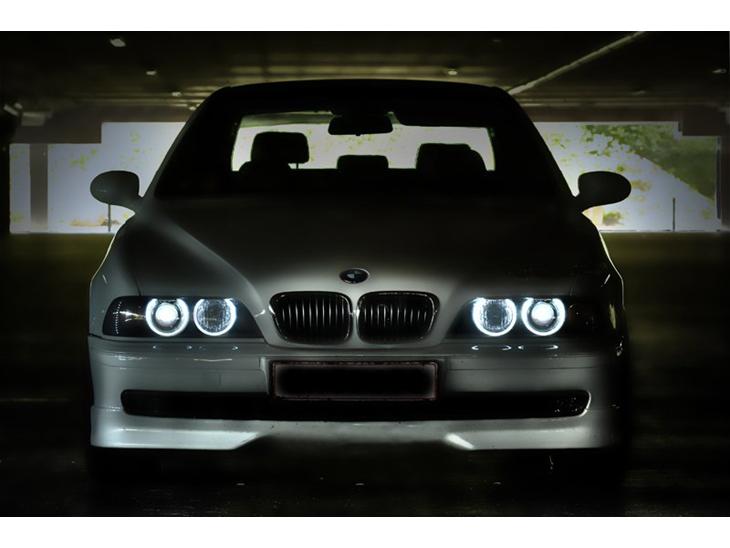 {{currentPhoto.altText}} billede {{currentPhoto.number}}