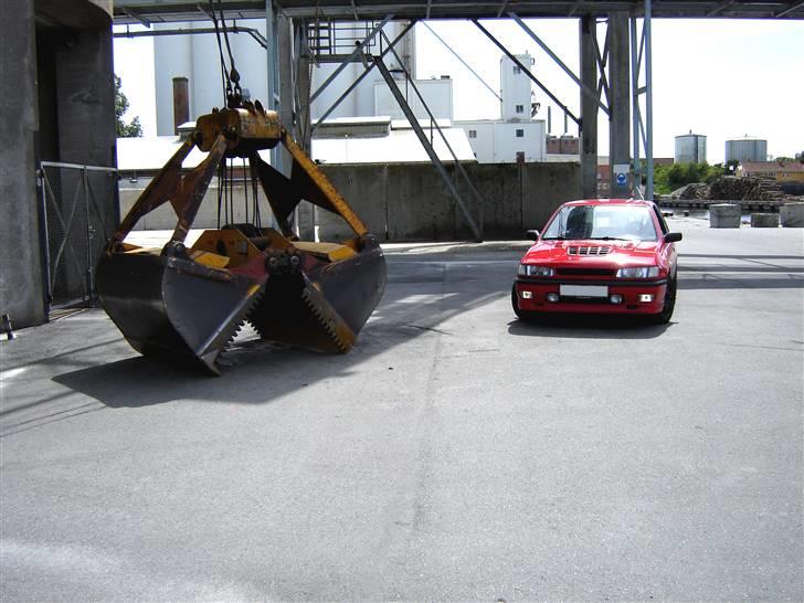 Nissan Sunny "Gadekrydset" - den nye hjemmebyggede front grill og hjemmebyggede badboy gti-r hjælm :D billede 13