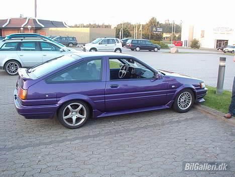 Toyota Corolla Coupé 1,6GT SOLGT - Første gang jeg var nede og se bilen, hentede den så en uge efter. billede 1