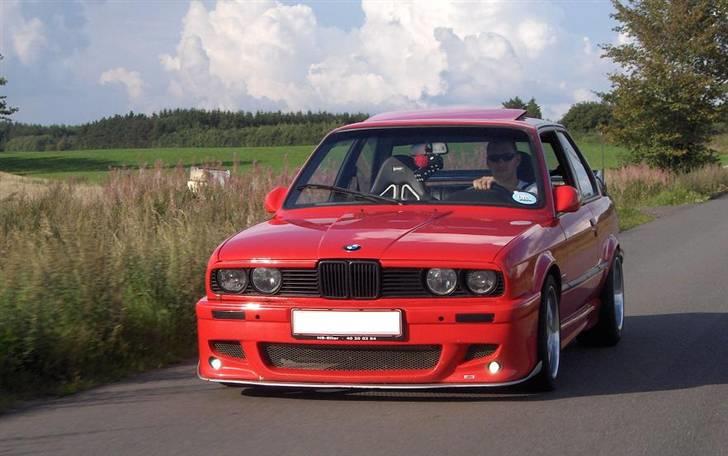 BMW e30 320i (donorbil) billede 2