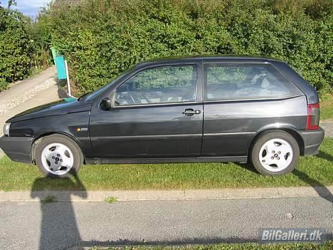 Fiat Tipo - Ved ikke hvor godt det kan ses men der er lidt spil i lakken billede 4