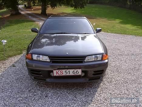 Nissan Skyline R32 GT-R - Sjovt nok så er der ikke problemer med at folk ikke flytter sig på motorstien når de ser det her.. billede 3