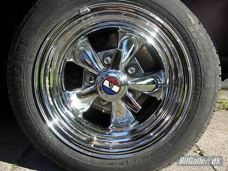 Amerikaner Ford Mustang  - Kun 14" men de klær hende billede 15