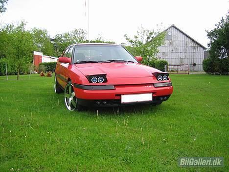 Mazda 323F billede 1