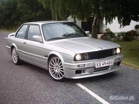 BMW 320i   *Solgt* billede 1