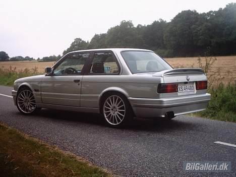 BMW 320i   *Solgt* billede 2