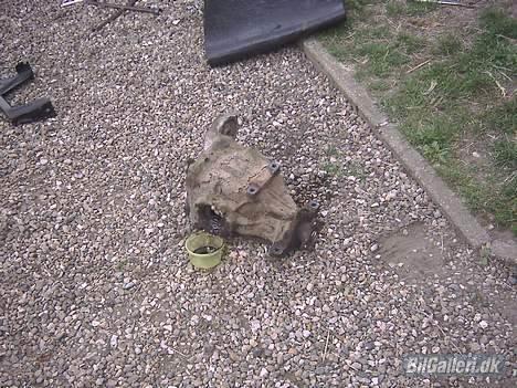 BMW 320i  E30 SOLGT - så røg bagtøjet sku!! men har fået det nye på..  billede 13