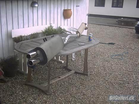 BMW 320i  E30 SOLGT - mit nye udstødning.. lyder nice.. :D billede 15