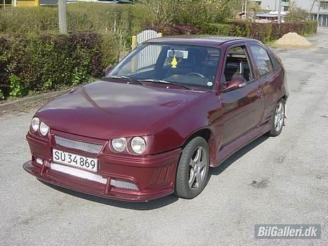 Opel Kadett E Skrottet - her igen så da den var færdig første gang, Men nu er den skrottet pga for meget rust og el problemmer så en tysk opel Calibra 16v´er  købt som er igang med at blive bygget.. billede 17