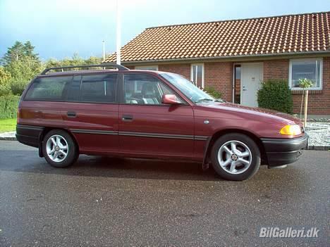 Opel Astra F 1,6i Club Caravan billede 2