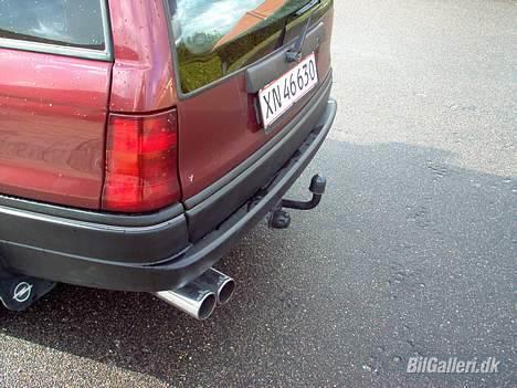 Opel Astra F 1,6i Club Caravan - Helt rødtonede baglygter og Remus pot!  billede 4