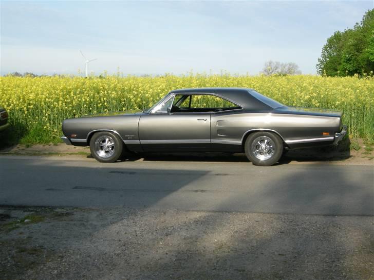 Dodge Coronet 500 - Med den nye lak i solskin. billede 1