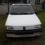 Peugeot 205 gti 1.9