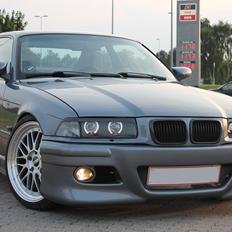 BMW E36 318 is coupé