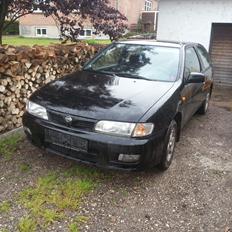 Nissan almera SR 1,6 twincam