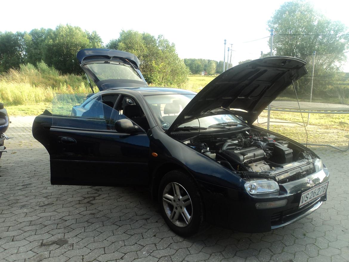 Mazda 323F 1,5 16v GLX (SOLGT) billede 2
