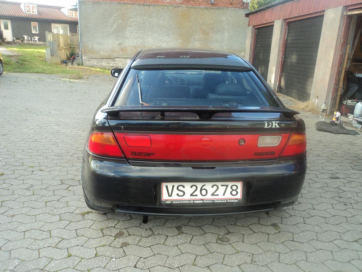 Mazda 323F 1,5 16v GLX (SOLGT) billede 12