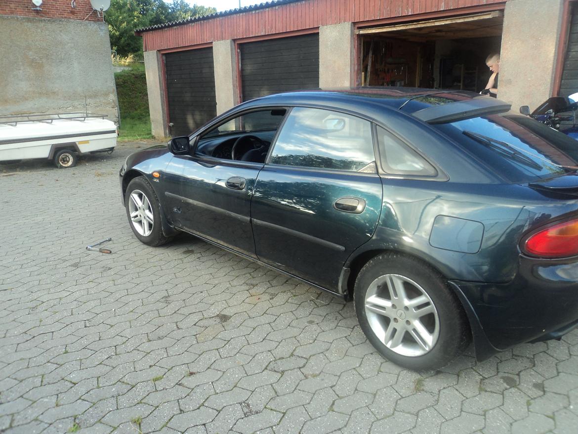 Mazda 323F 1,5 16v GLX (SOLGT) billede 14