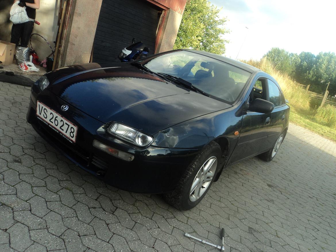 Mazda 323F 1,5 16v GLX (SOLGT) billede 7