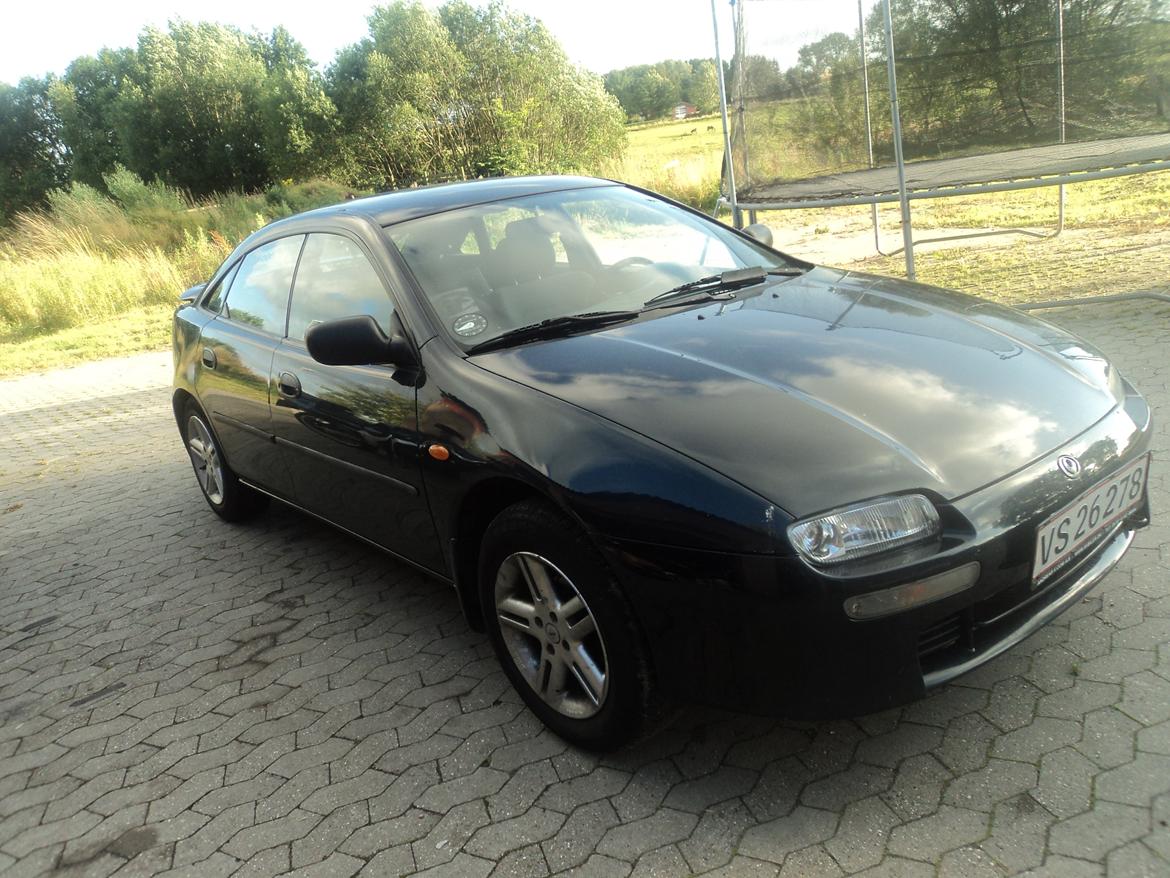 Mazda 323F 1,5 16v GLX (SOLGT) billede 1
