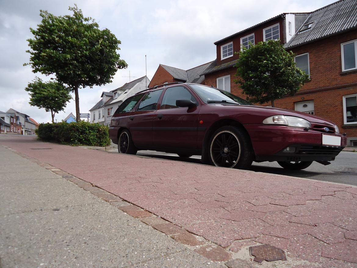 Ford Mondeo mk. 1 stationcar - med sommerfælge billede 1