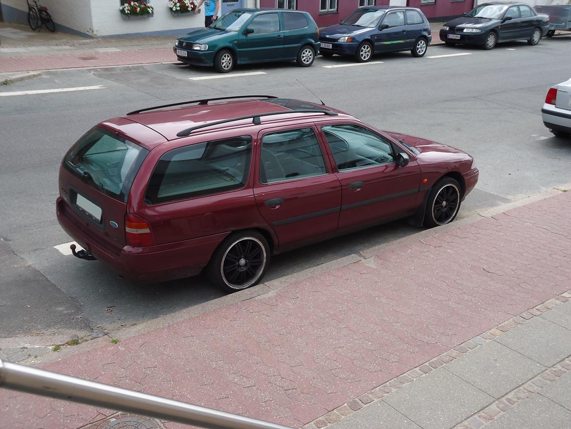 Ford Mondeo mk. 1 stationcar - med sommerfælge billede 2