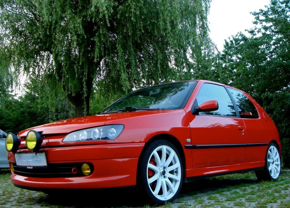 Peugeot 306 Gti-6 - ny vasket og poleret d.22/7
min dejlige kæreste har taget billedet billede 1