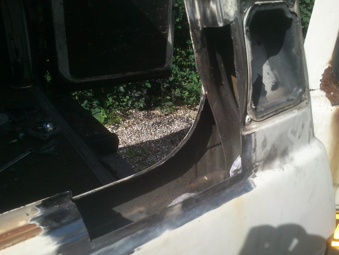 Toyota Landcruiser HJ 60½ 4,0 D-TI 4x4 - Bagerste venstre siderude - UNDER billede 16