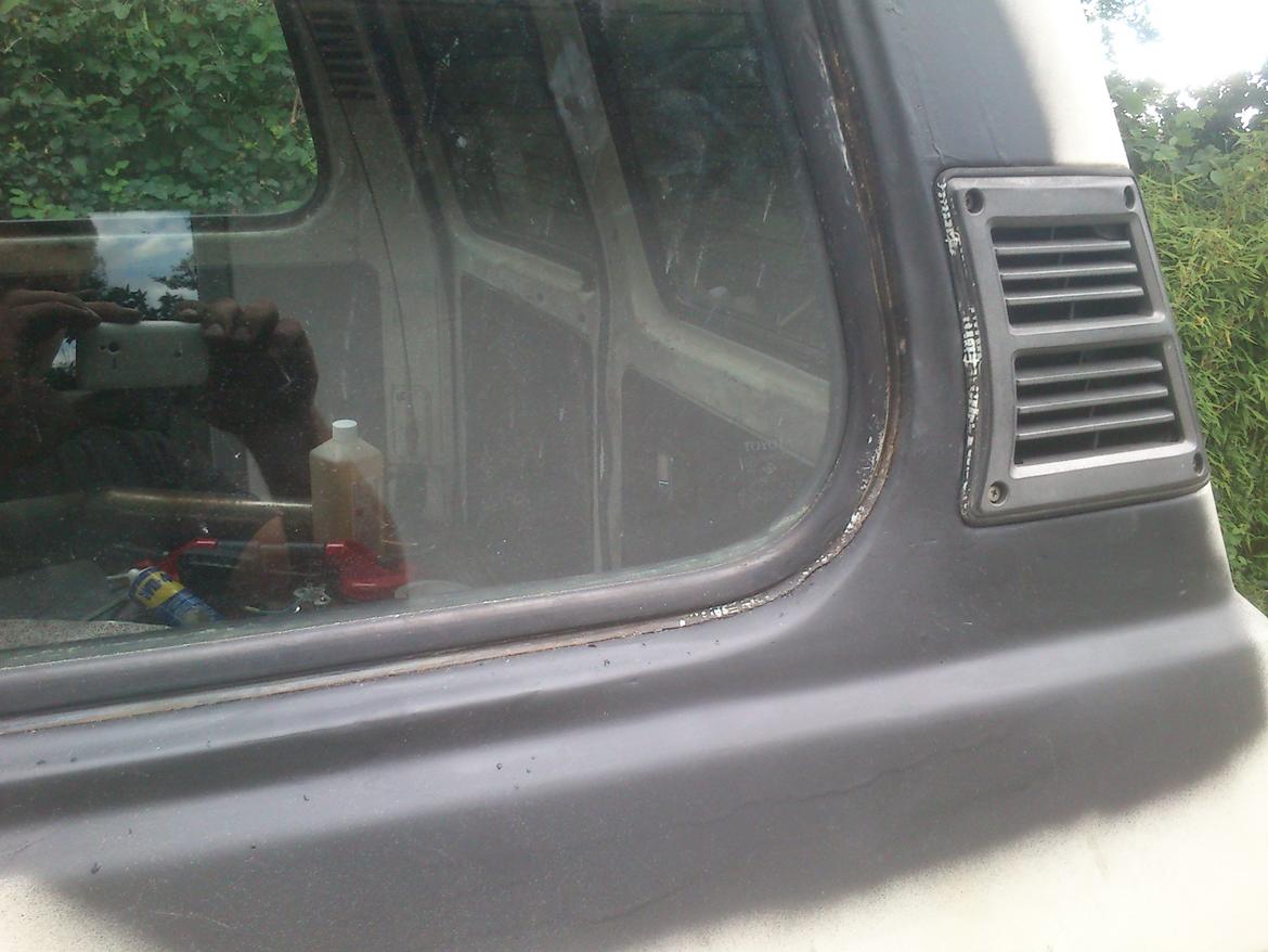 Toyota Landcruiser HJ 60½ 4,0 D-TI 4x4 - Bagerste venstre siderude - EFTER billede 17