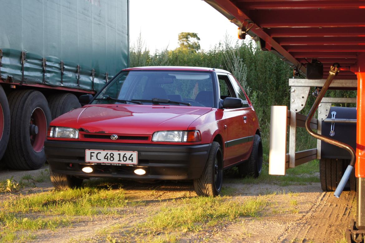 Mazda 323 bg 1.3 billede 1