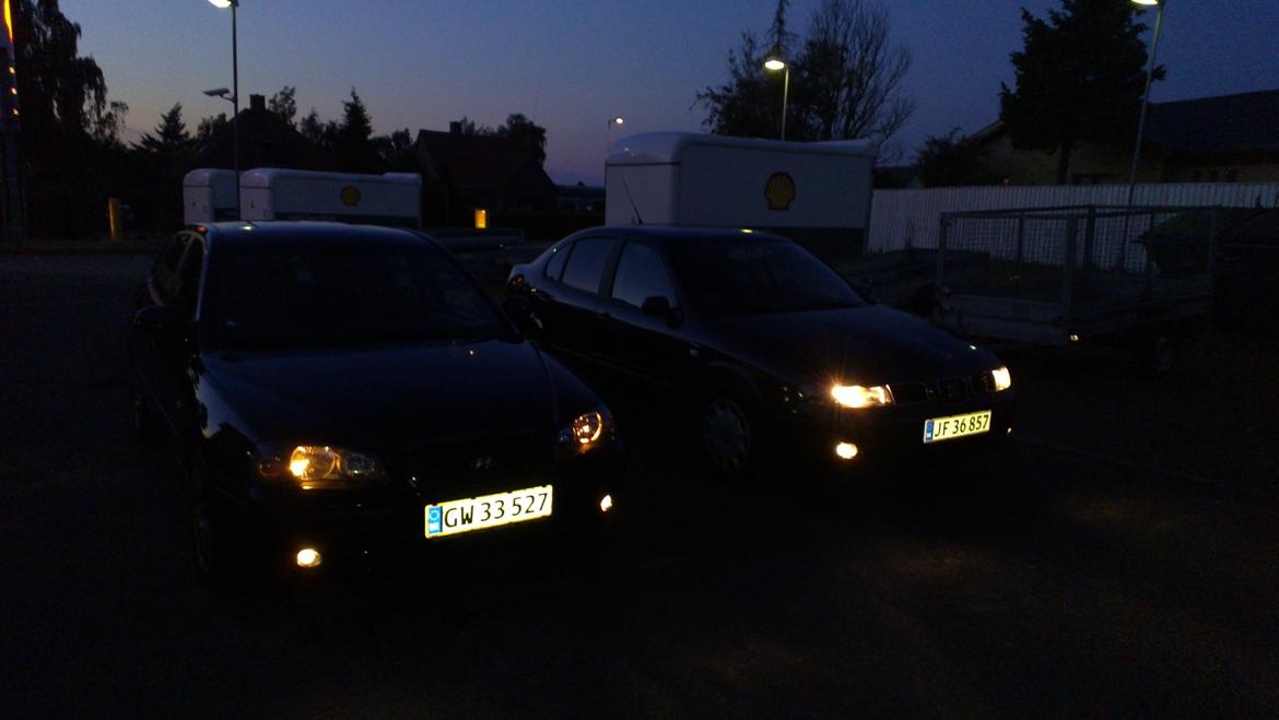 Hyundai Elantra 1.6 GLS - Min Hyundai Elantra, ved siden af min vens Seat Toledo billede 11