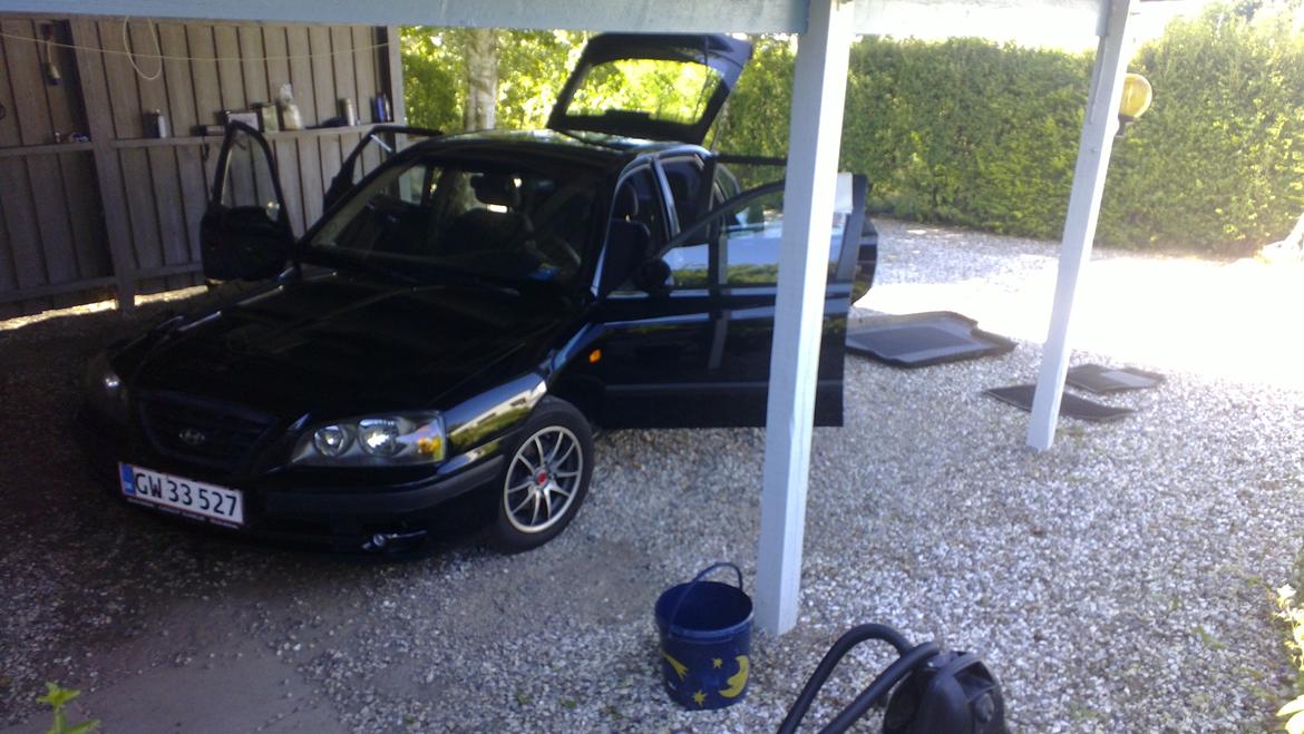 Hyundai Elantra 1.6 GLS - Rengøring af bilen billede 10
