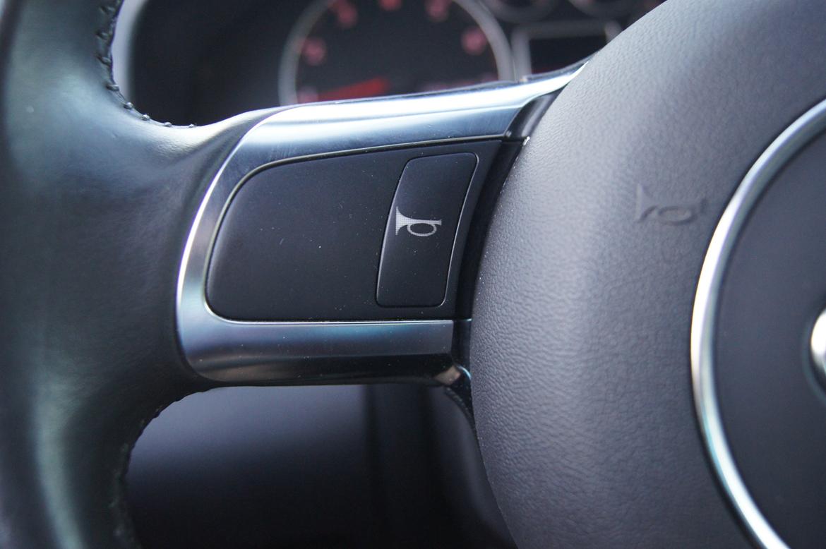 Audi a4 1,8t quattro avant - De lasergraverede dyt logoer, før var der tegn til radio billede 16