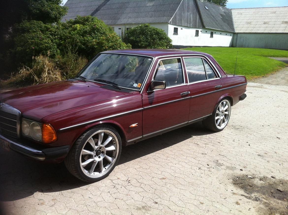 Mercedes Benz 200 W123 billede 1