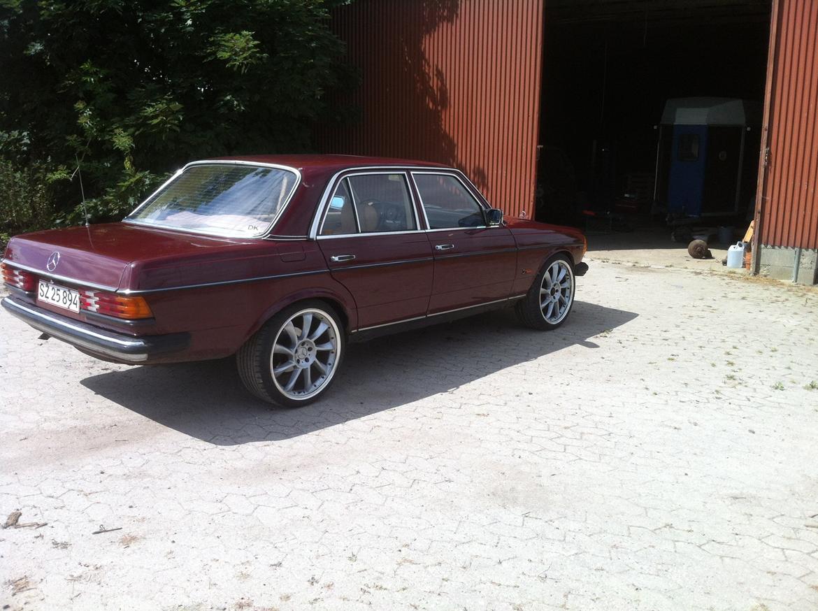 Mercedes Benz 200 W123 billede 4