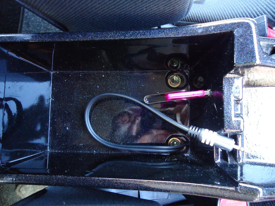 Toyota Celica - Til tilslutning af USB eller Aux billede 13