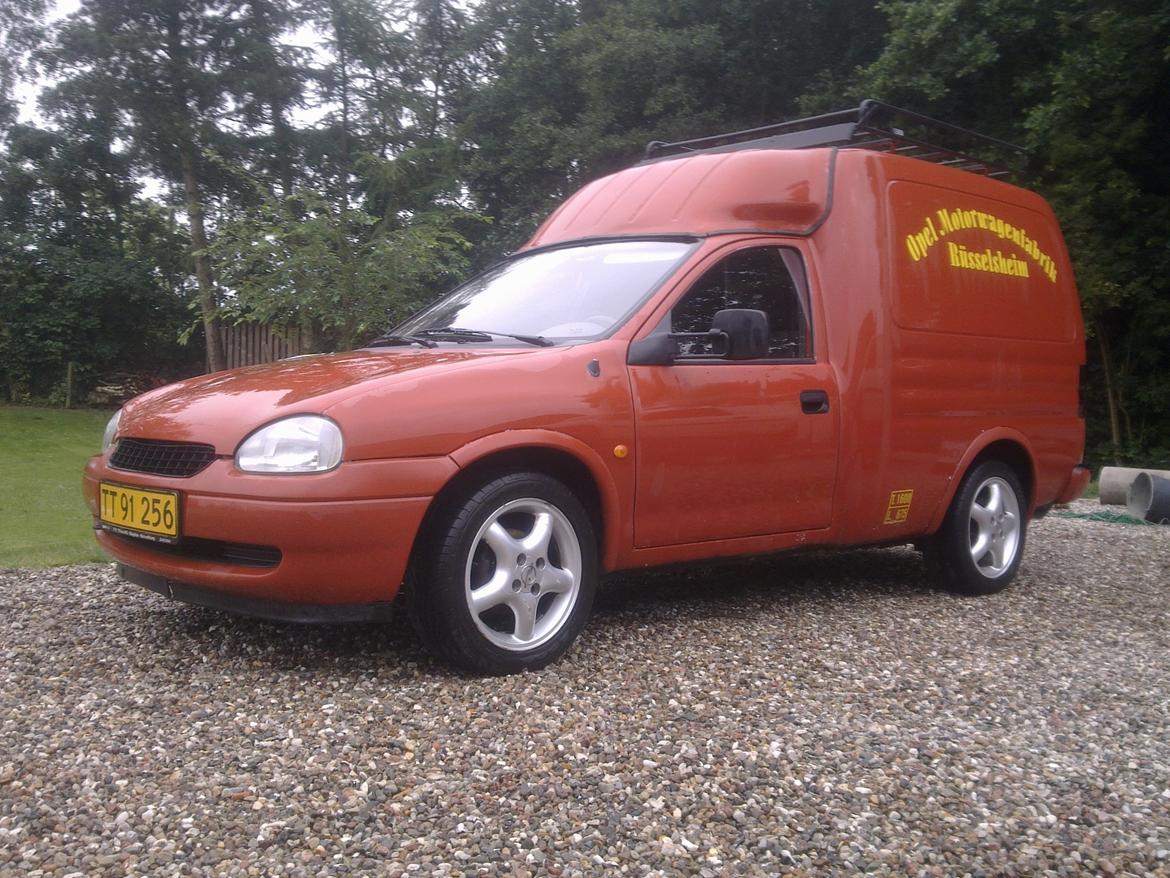 Opel Combo - Helt nyvasket...
Vand er bedre end klarlak billede 1