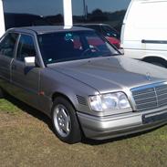 Mercedes Benz W124 E 250