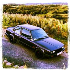 BMW E30 320i