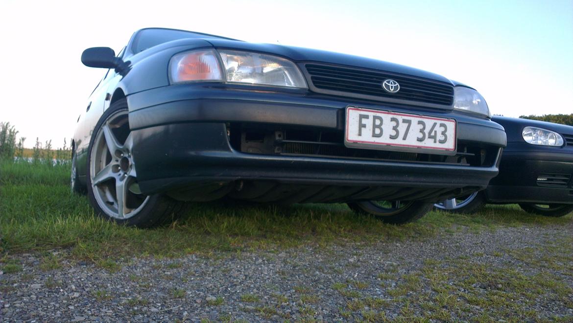 Toyota Carina E billede 1