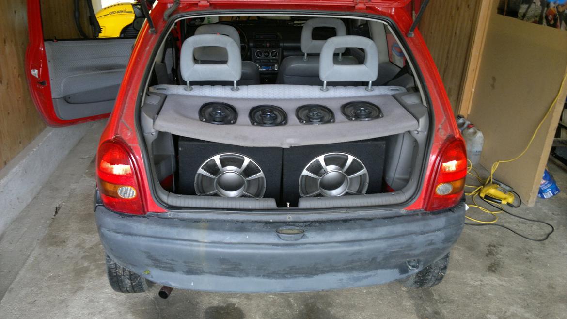 Opel Corsa swing Tidl bil - Så kom der sgu lige anlæg i for pengene billede 18