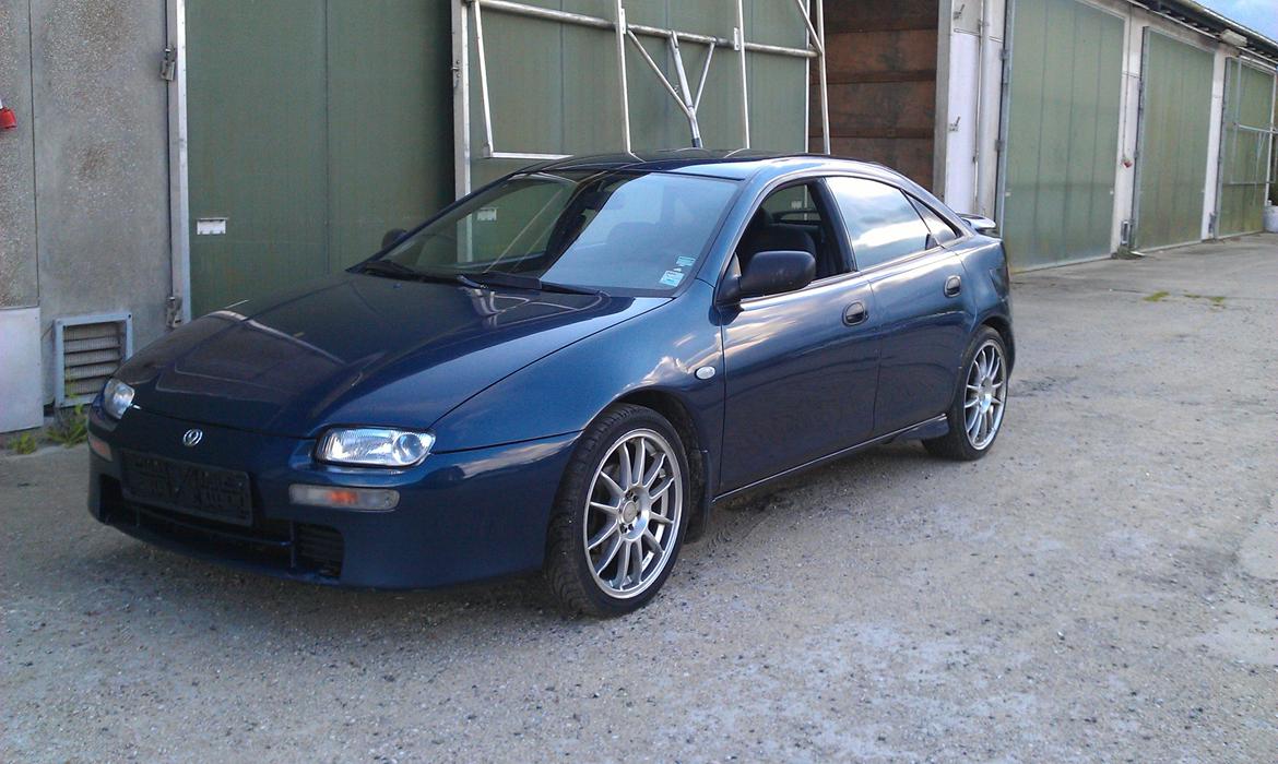 Mazda 323F BA 1,8L billede 3