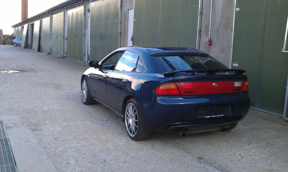 Mazda 323F BA 1,8L billede 7