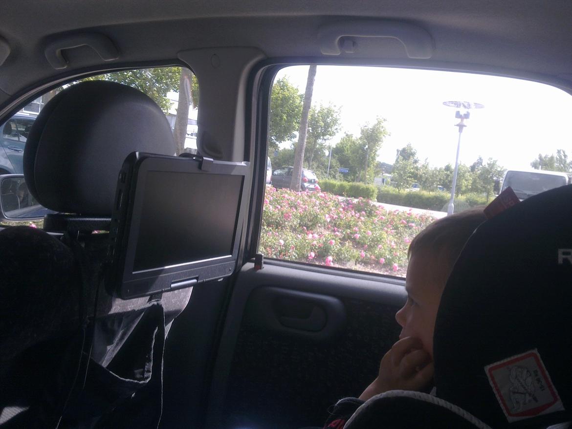 Opel Corsa C 1.7 DTI - Bærbar dvdafspiller til junior på bagsædet billede 18