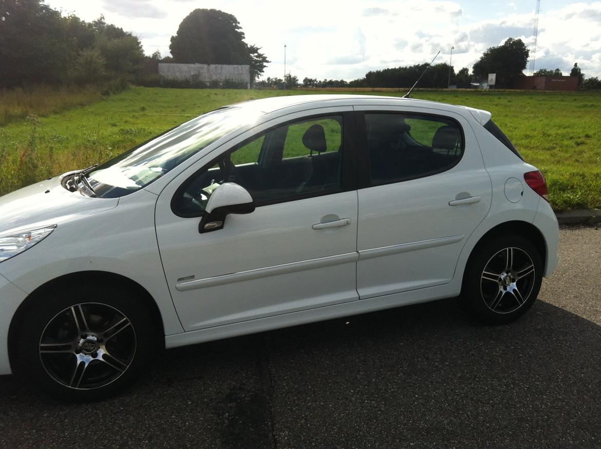 Peugeot 207 98G billede 5